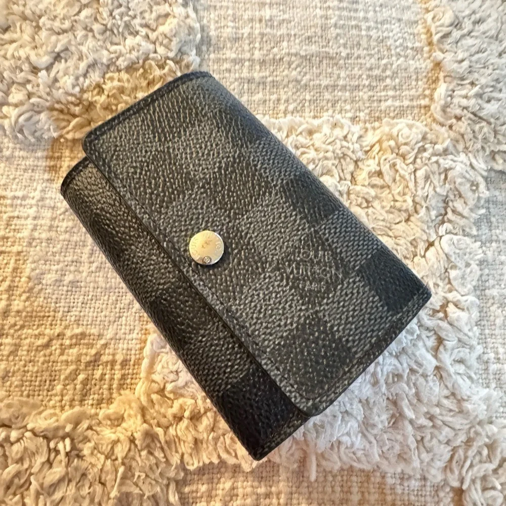 Authentic Louis Vuitton Graphite 6 Key holder